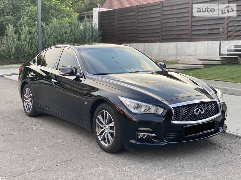 Седан Infiniti Q50 2013 в 