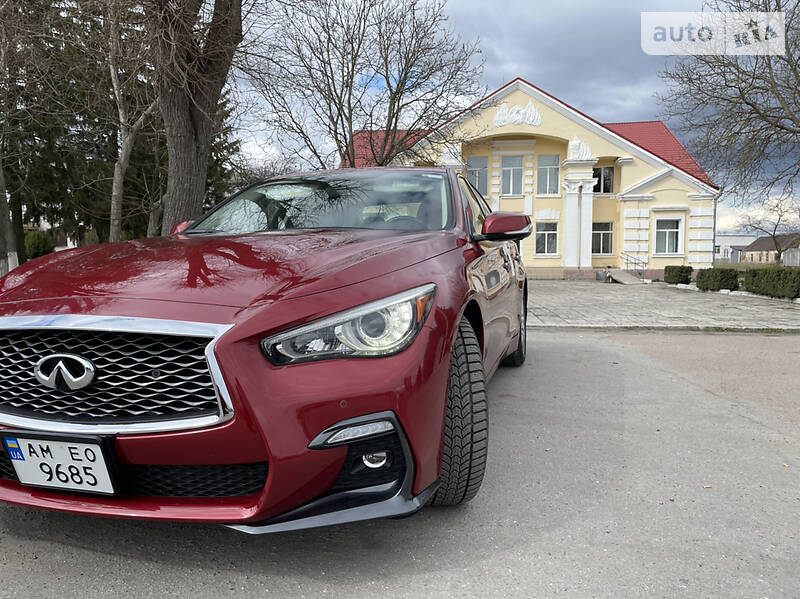 Седан Infiniti Q50 2016 в Романове