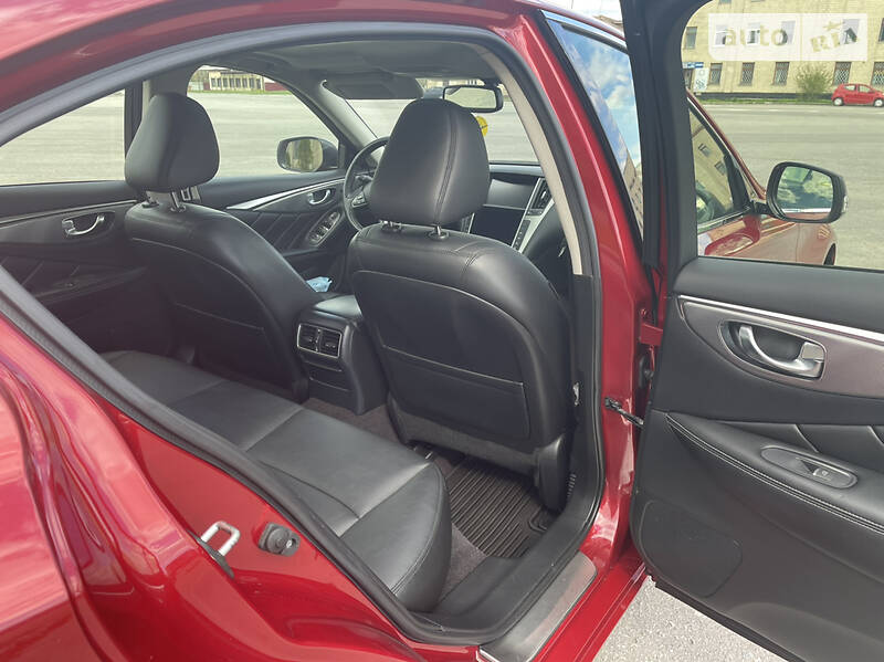 Седан Infiniti Q50 2016 в Романове