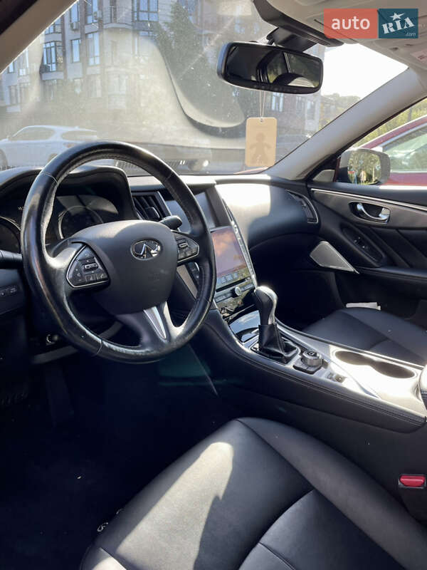 Седан Infiniti Q50 2016 в Киеве