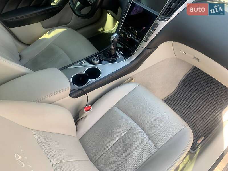 Седан Infiniti Q50 2013 в Одесі