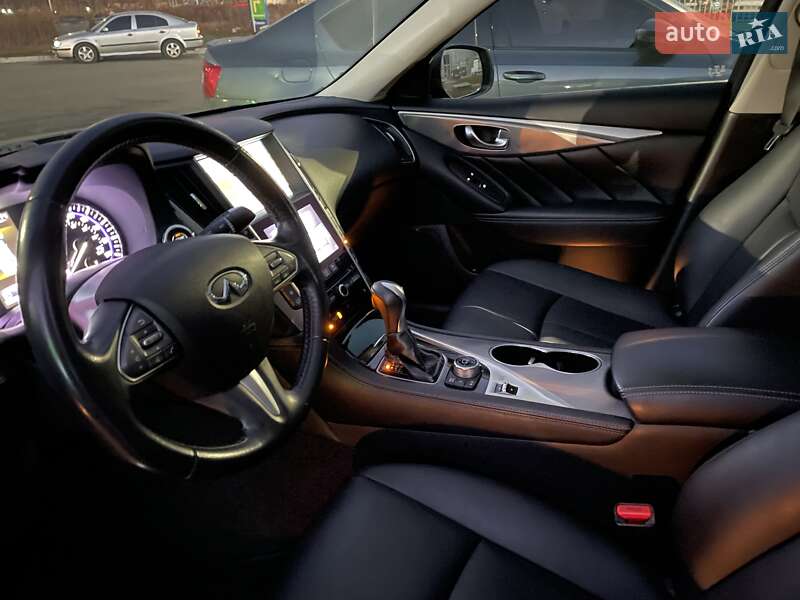 Седан Infiniti Q50 2014 в Полтаві