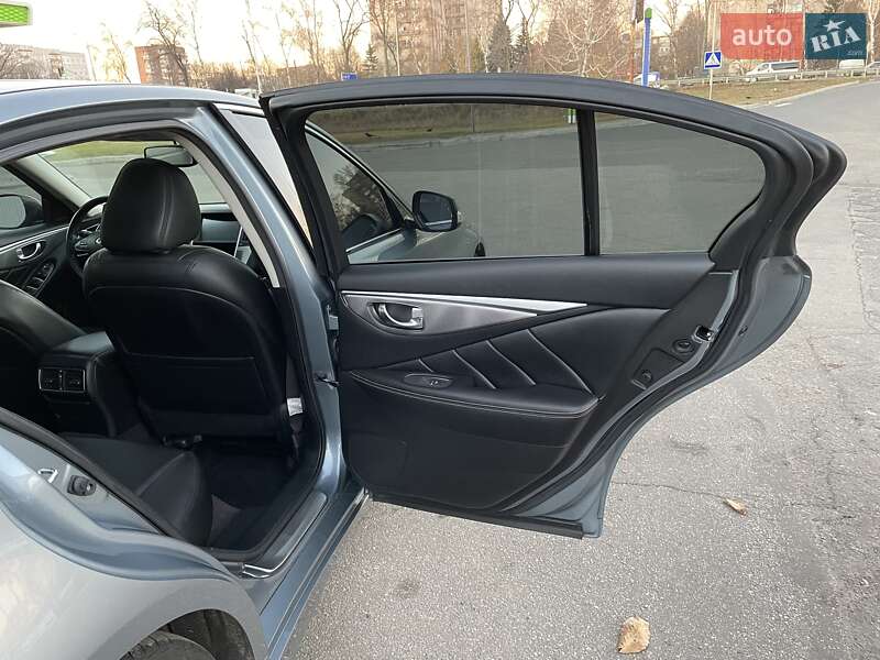 Седан Infiniti Q50 2014 в Полтаві