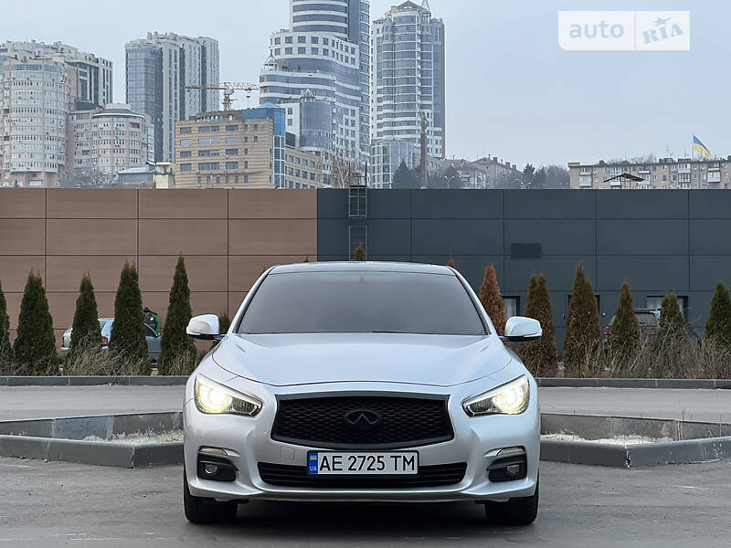 Седан Infiniti Q50 2015 в Днепре