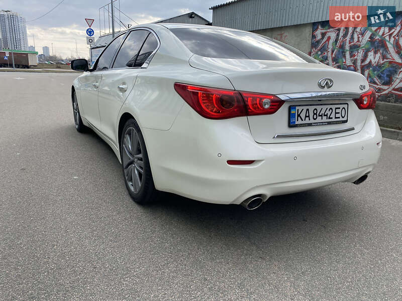 Седан Infiniti Q50 2015 в Киеве