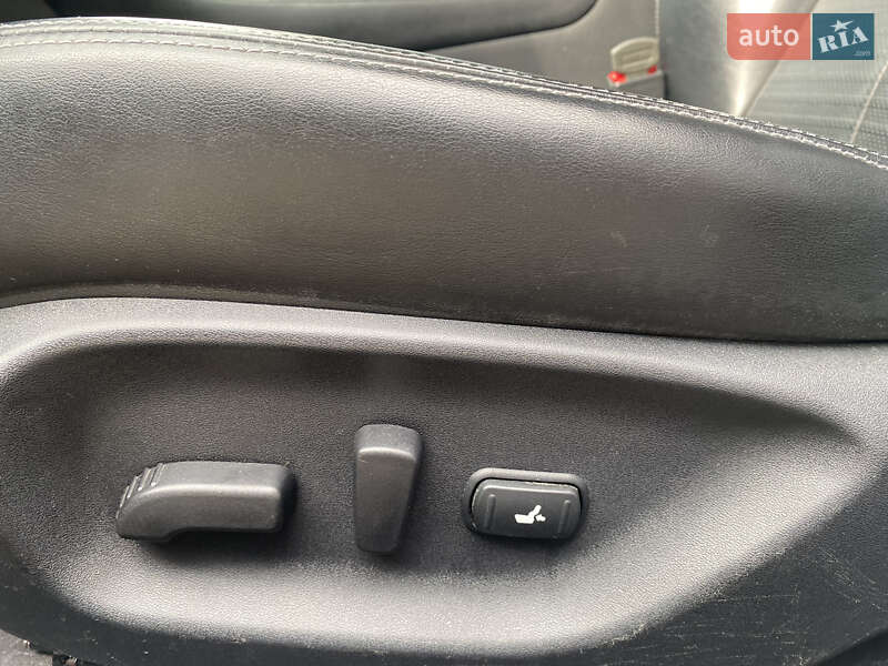 Седан Infiniti Q50 2015 в Киеве