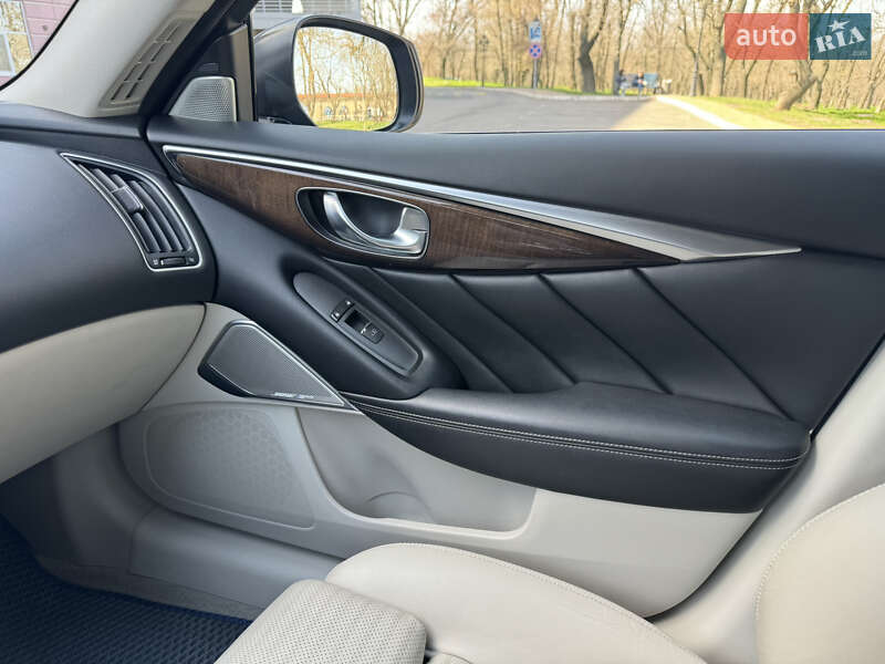 Седан Infiniti Q50 2016 в Одессе