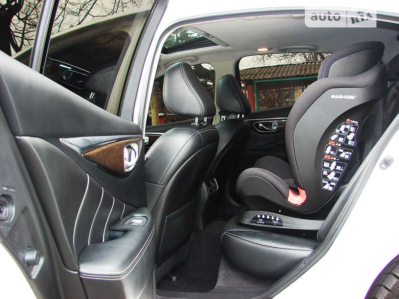 Седан Infiniti Q50 2016 в Одессе