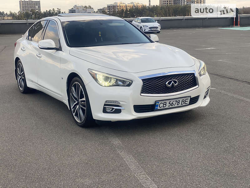 Седан Infiniti Q50 2015 в Києві