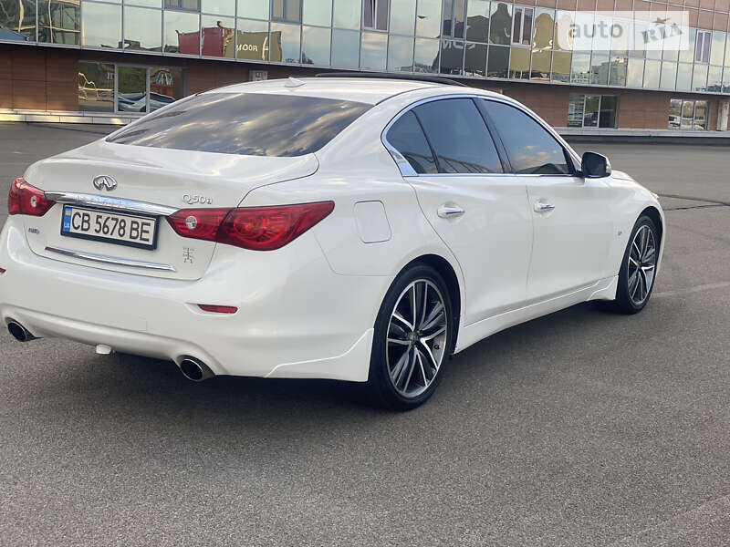 Седан Infiniti Q50 2015 в Києві