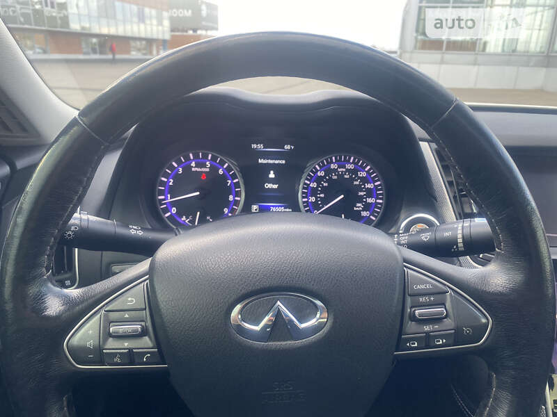 Седан Infiniti Q50 2015 в Києві