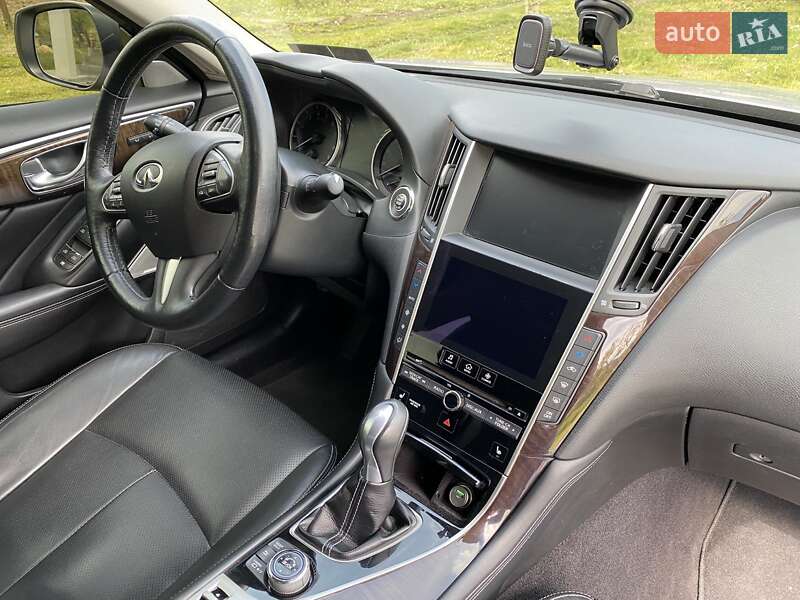 Седан Infiniti Q50 2016 в Львові