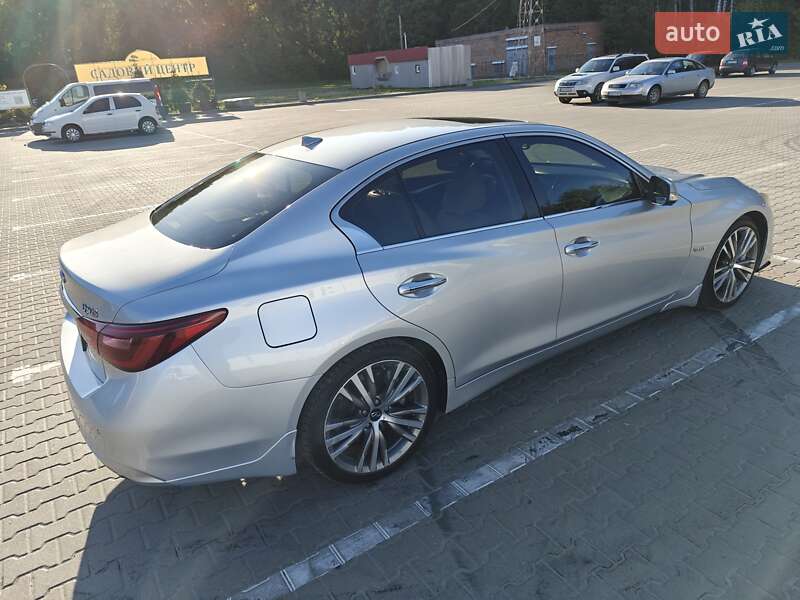 Седан Infiniti Q50 2016 в Чернигове