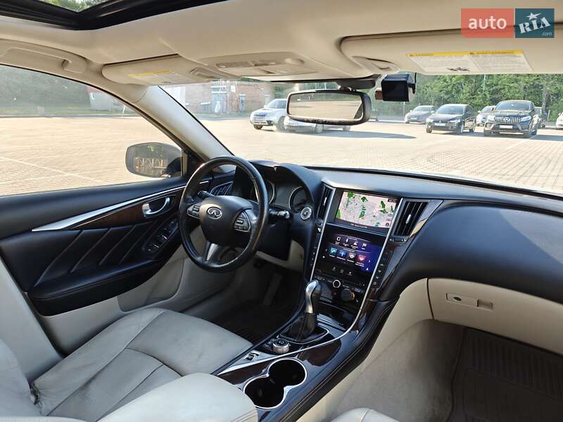 Седан Infiniti Q50 2016 в Чернигове