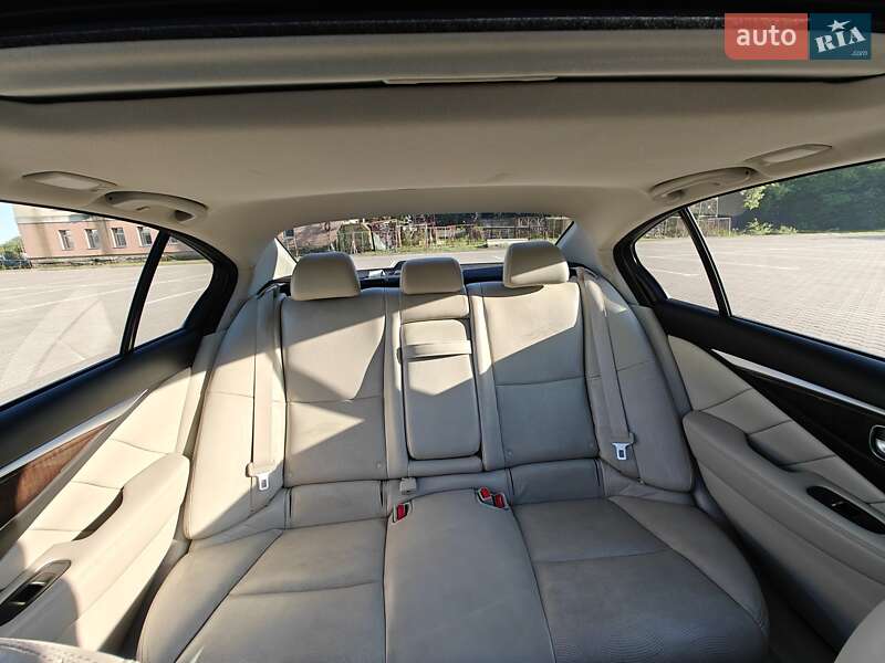 Седан Infiniti Q50 2016 в Чернигове