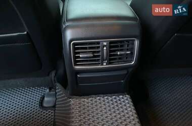 Седан Infiniti Q50 2015 в 