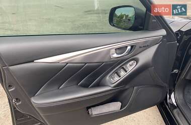 Седан Infiniti Q50 2015 в 