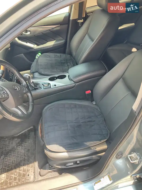 Седан Infiniti Q50 2015 в 