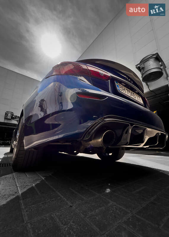 Седан Infiniti Q50 2016 в Києві