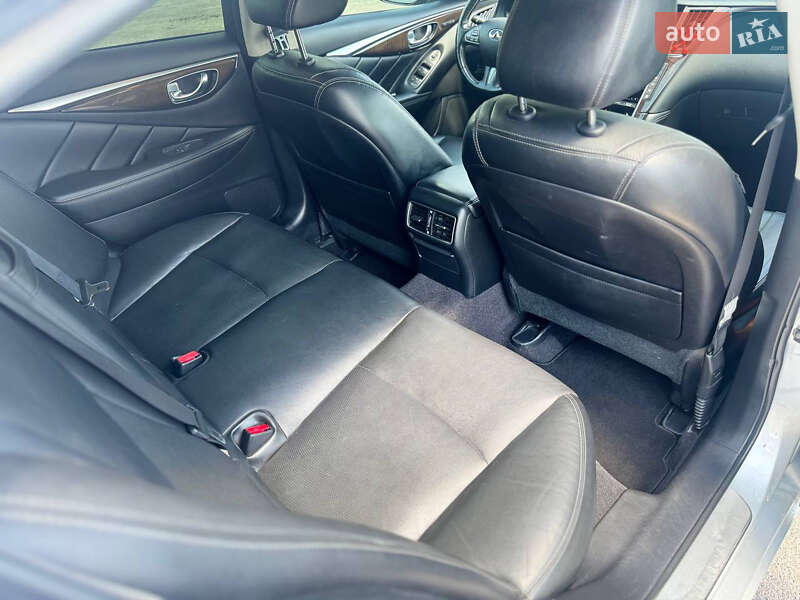 Седан Infiniti Q50 2015 в Львові