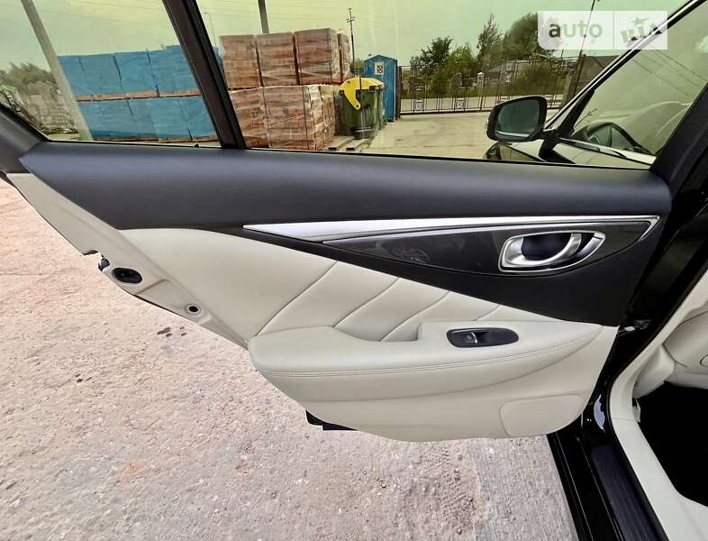 Седан Infiniti Q50 2016 в Львове