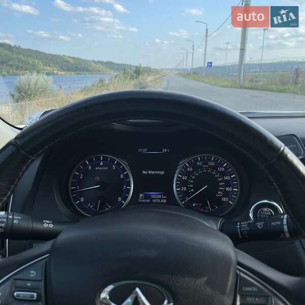 Седан Infiniti Q50 2016 в Новодністровську