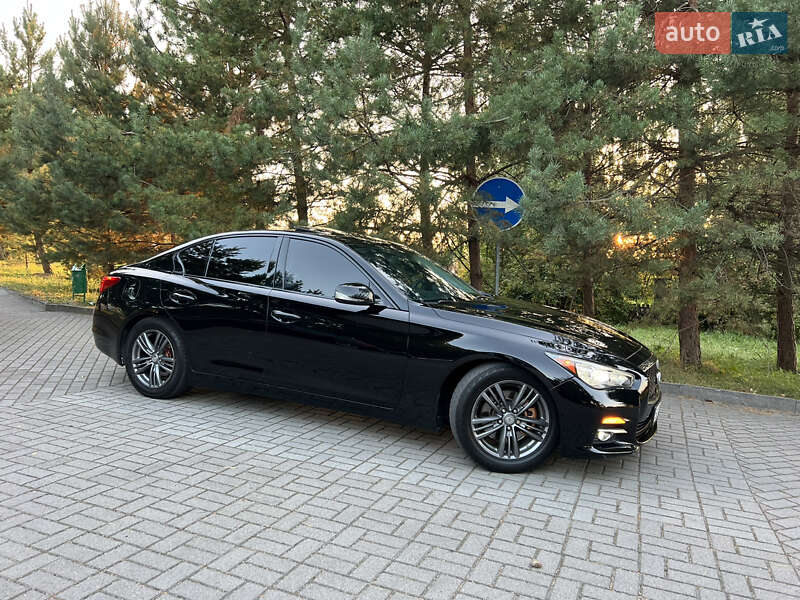Седан Infiniti Q50 2015 в Дрогобичі