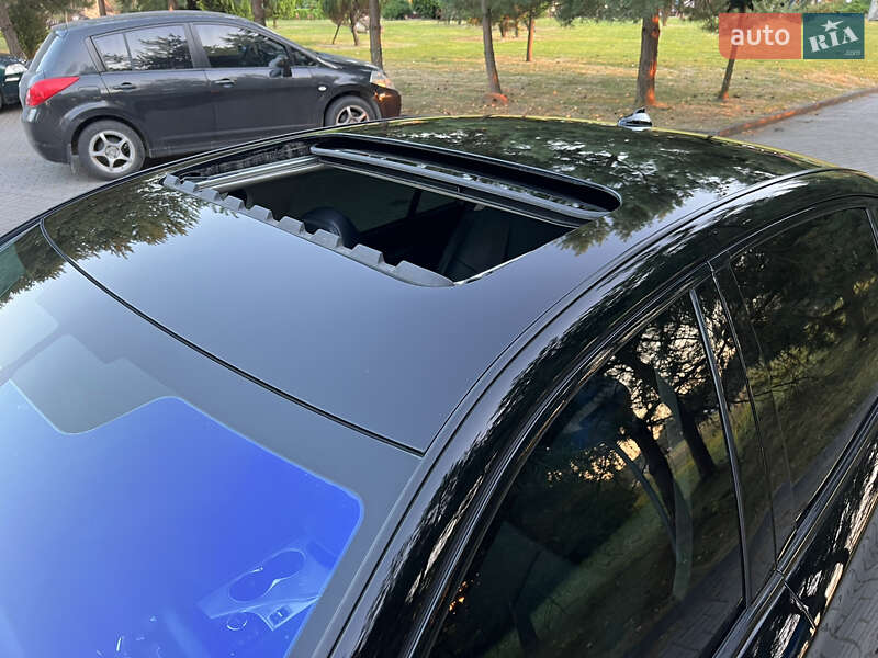 Седан Infiniti Q50 2015 в Дрогобичі