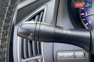 Седан Infiniti Q50 2015 в 