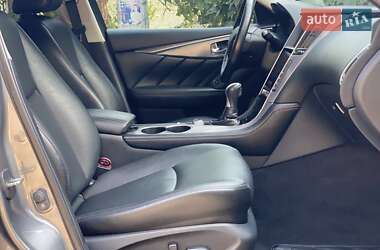 Седан Infiniti Q50 2015 в 