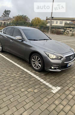 Седан Infiniti Q50 2015 в Ромнах