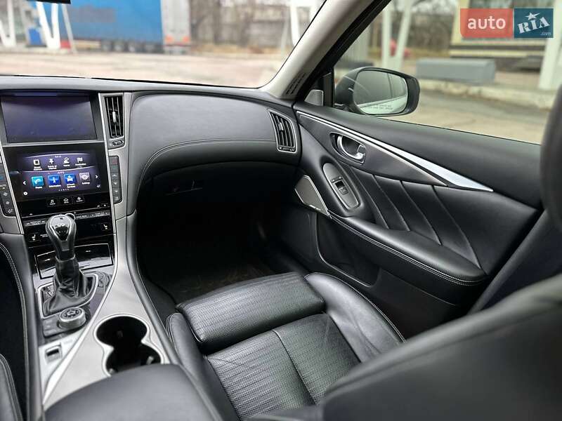 Седан Infiniti Q50 2017 в Днепре
