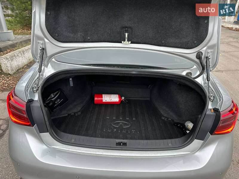 Седан Infiniti Q50 2017 в Днепре