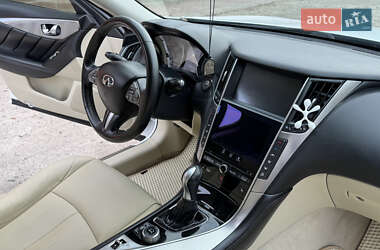 Седан Infiniti Q50 2013 в Запоріжжі