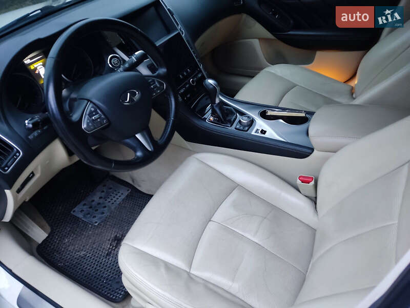 Седан Infiniti Q50 2015 в Києві