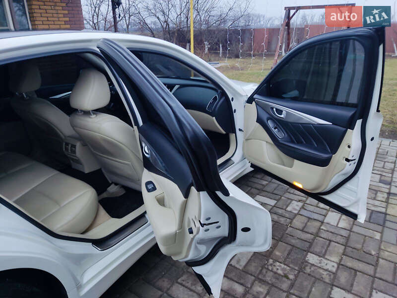 Седан Infiniti Q50 2015 в Києві