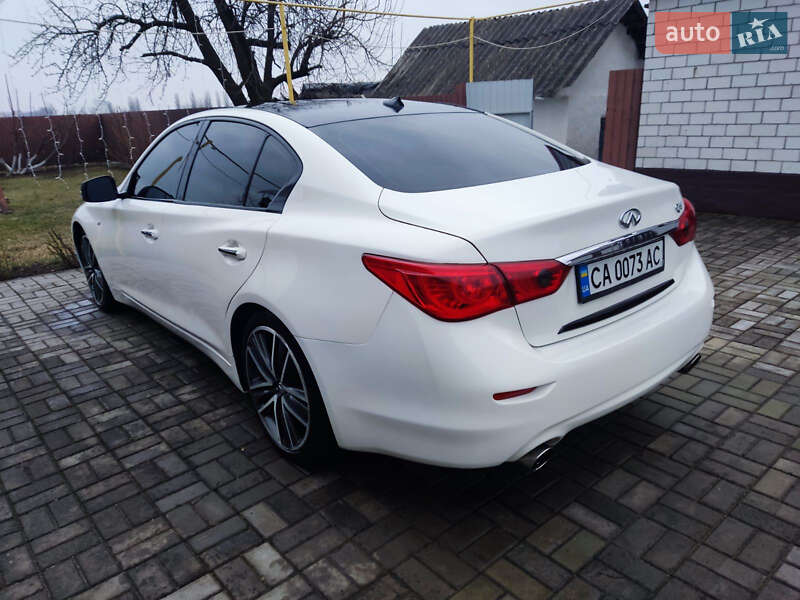 Седан Infiniti Q50 2015 в Києві