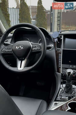 Седан Infiniti Q50 2017 в 