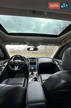 Седан Infiniti Q50 2017 в 
