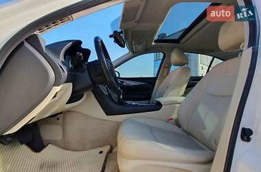 Седан Infiniti Q50 2013 в Киеве