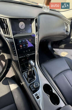 Седан Infiniti Q50 2016 в 