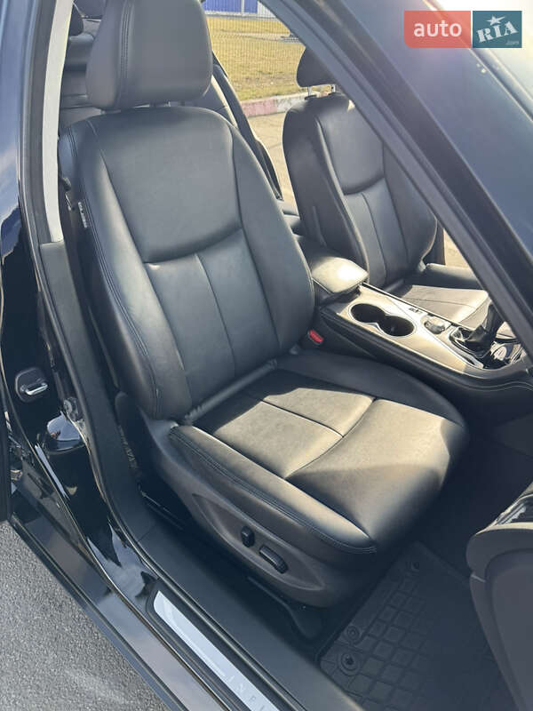 Седан Infiniti Q50 2016 в Виннице