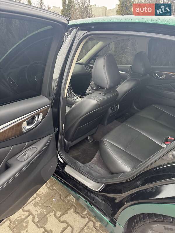 Седан Infiniti Q50 2017 в Кицмани