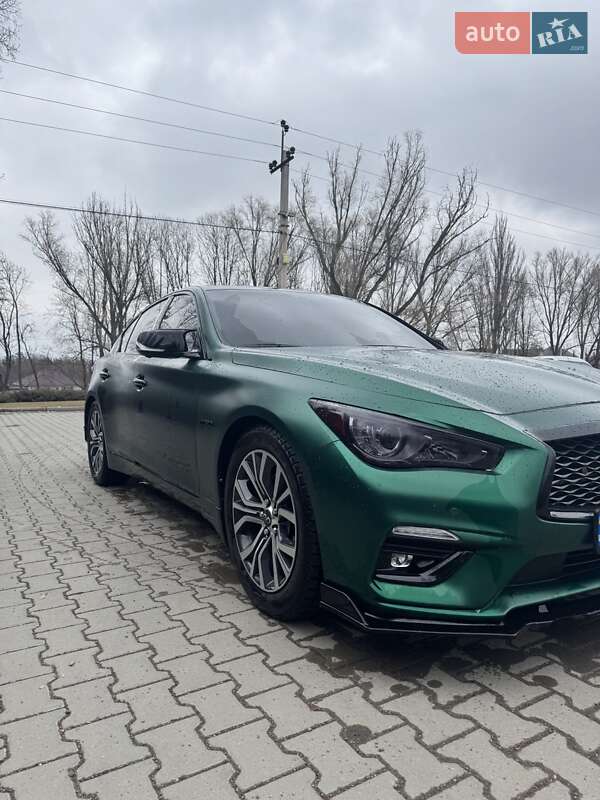 Седан Infiniti Q50 2017 в Кицмани