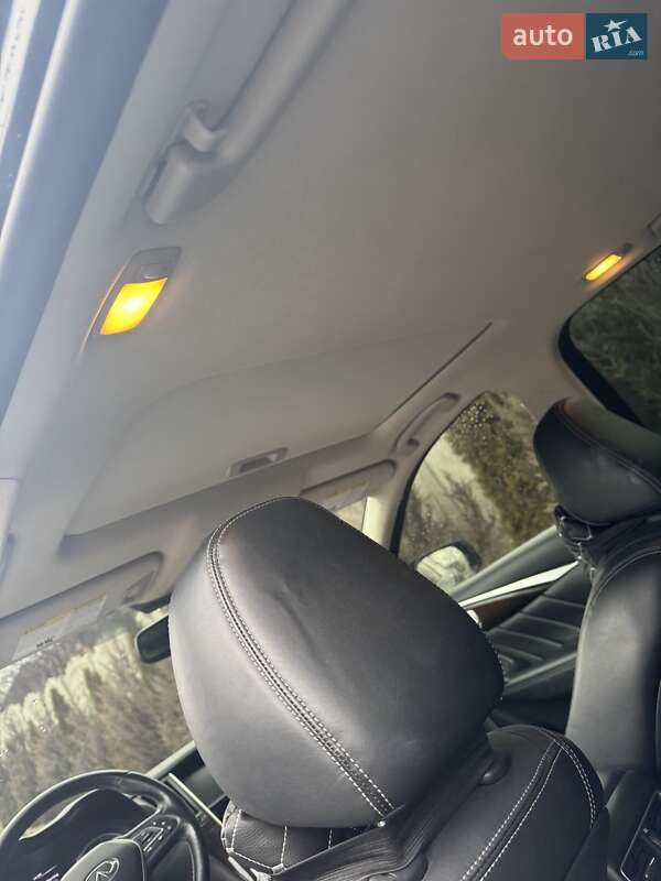 Седан Infiniti Q50 2017 в Кицмани