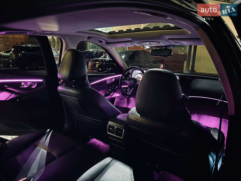 Седан Infiniti Q50 2017 в Кицмани