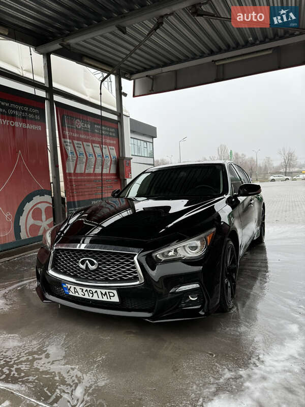 Седан Infiniti Q50 2016 в 