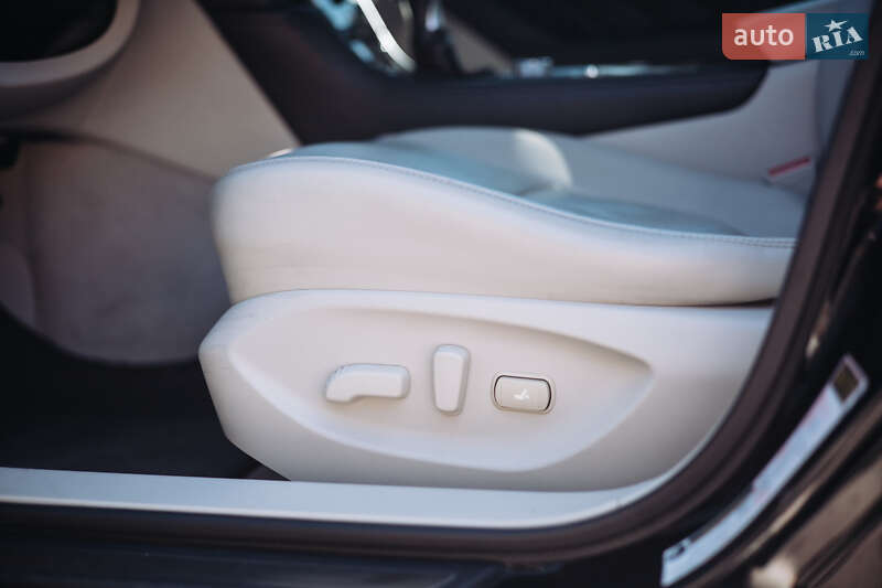Седан Infiniti Q50 2016 в Виннице
