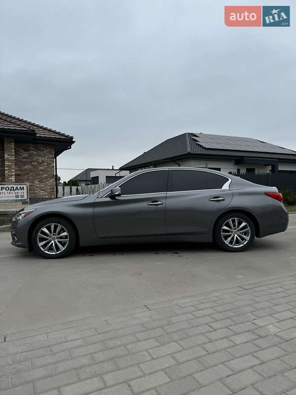 Седан Infiniti Q50 2016 в Дніпрі
