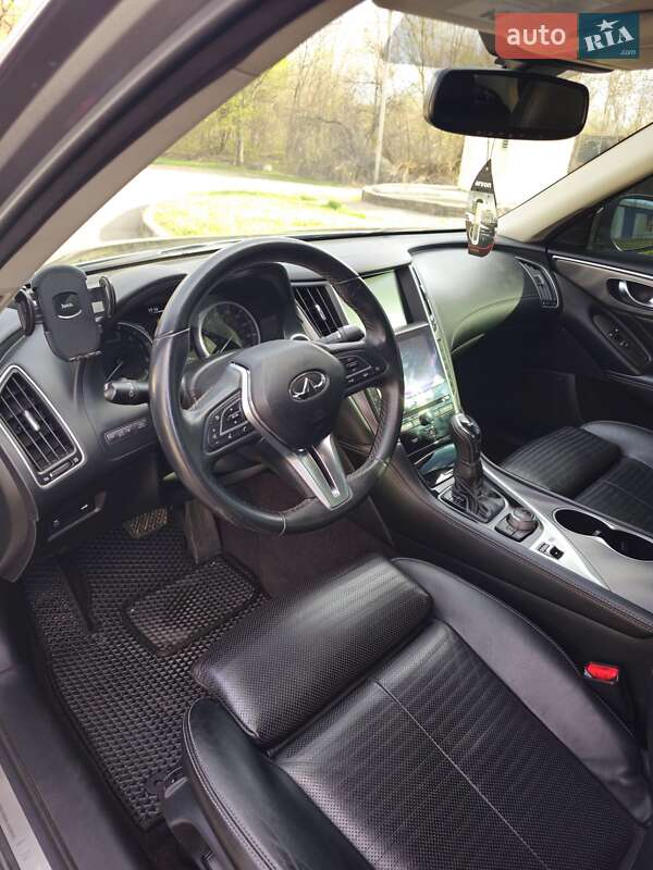 Седан Infiniti Q50 2017 в Кривому Розі